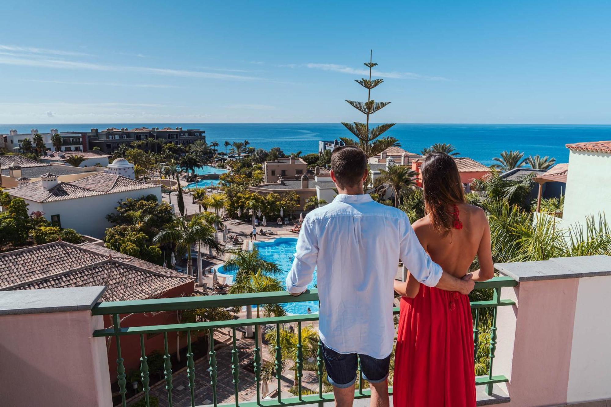 Lopesan Villa Del Conde Resort & Thalasso เมโลเนรัส ภายนอก รูปภาพ Tourists in Benidorm