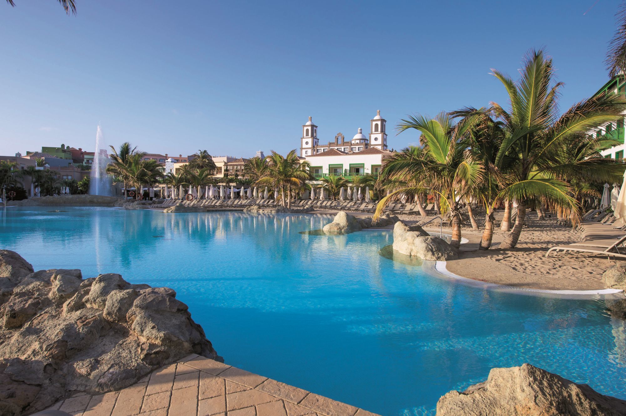 Lopesan Villa Del Conde Resort & Thalasso เมโลเนรัส ภายนอก รูปภาพ The resort's lagoon