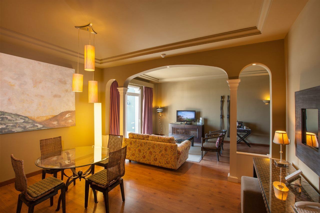 Lopesan Villa Del Conde Resort & Thalasso เมโลเนรัส ภายนอก รูปภาพ A suite at the hotel